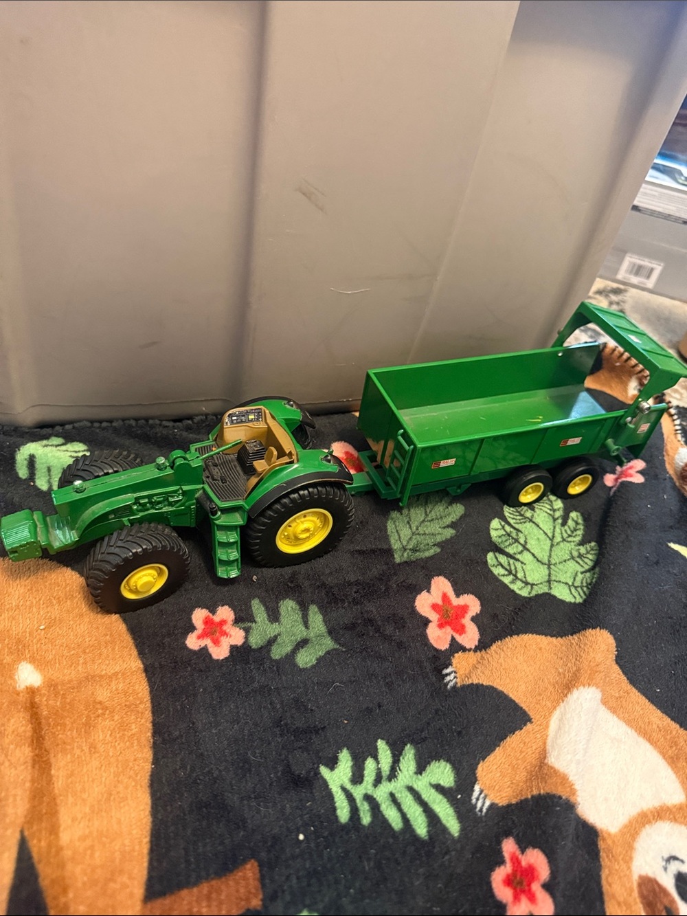 Super cute vintage tractor has all working functions